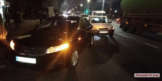 В Николаеве пьяный водитель на Opel  врезался в Kia