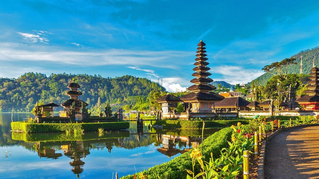 Индонезия закроет границы для иностранных туристов