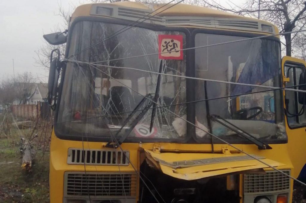 Школьный автобус на Полтавщине попал в ДТП: 2 пострадавших  
