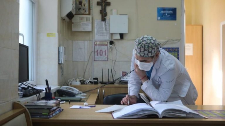 В больницах Ровно не хватает коек для больных COVID-19: ситуация критическая 