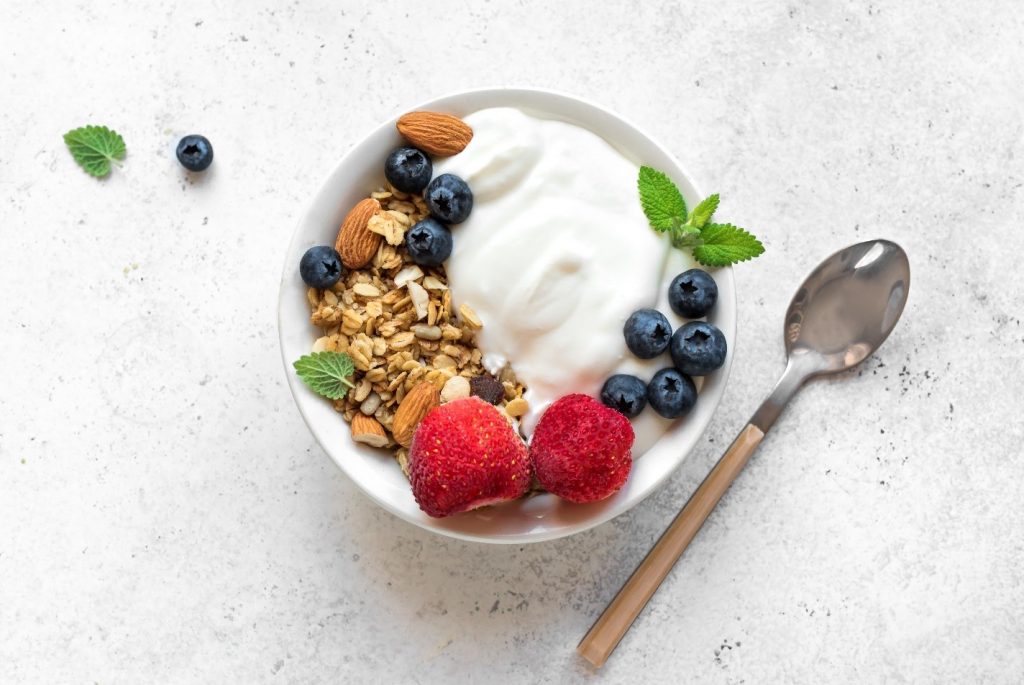 Диетологи рассказали о последствиях ежедневного употребления йогуртов
