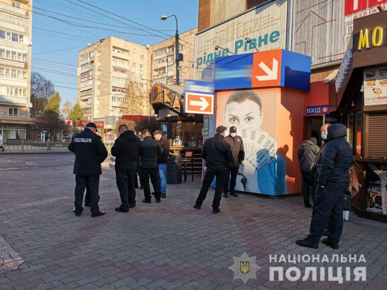 Полицейские разоблачили подозреваемого в разбойных нападениях на кредитный союз в Ровно
