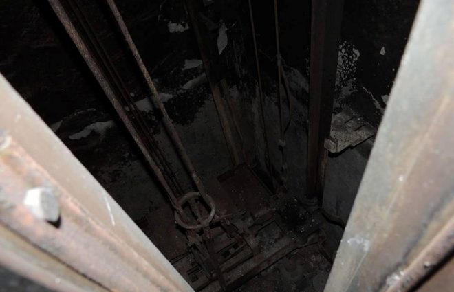 В Киеве рабочий упал в шахту лифта, мужчину госпитализировали &#8211; СМИ