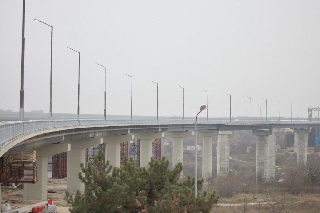 СМИ показали недоработки на новом мосту в Запорожье