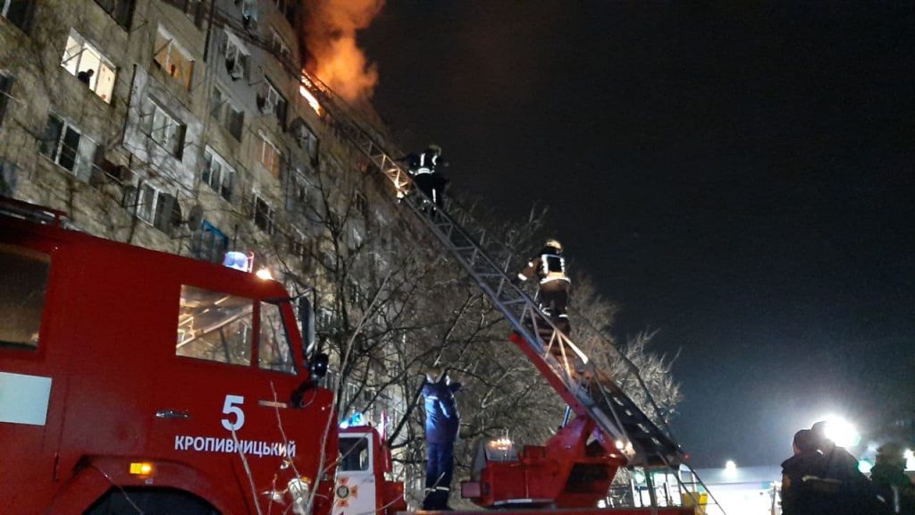 В Кропивницком произошел пожар в многоэтажке: госпитализированы 4 человека  