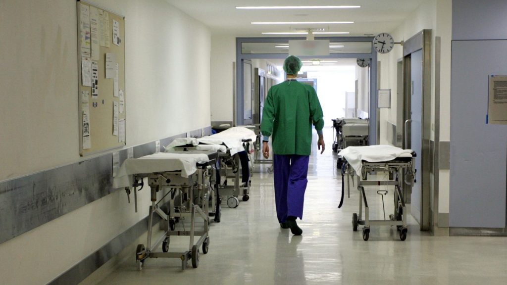 Пьяный пациент в Днепре напал на врача в больнице