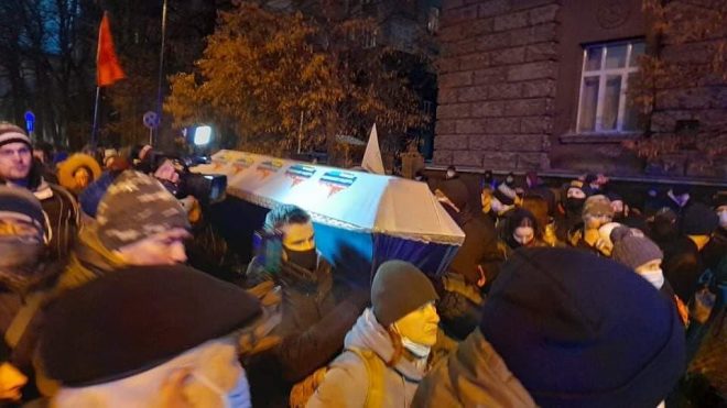 В Киеве проходит массовая акция «Похороны правосудия» по делу Шеремета