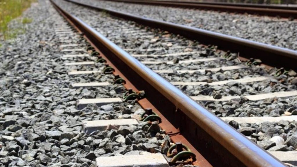 В Днепре поезд насмерть сбил 60-летнего мужчину