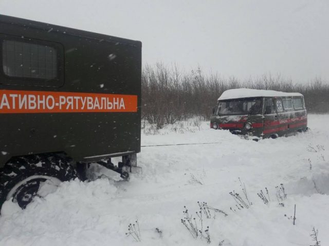 В Николаевской области из-за снежного заноса застряла «скорая»