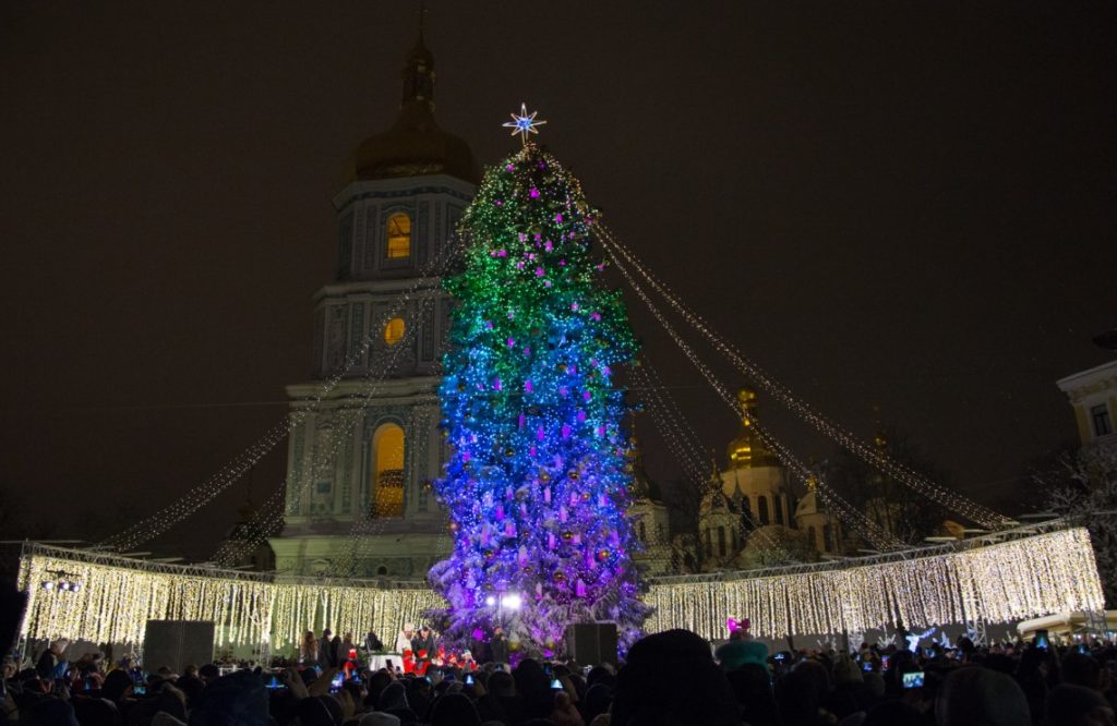В Киеве закрывают все новогодние площадки