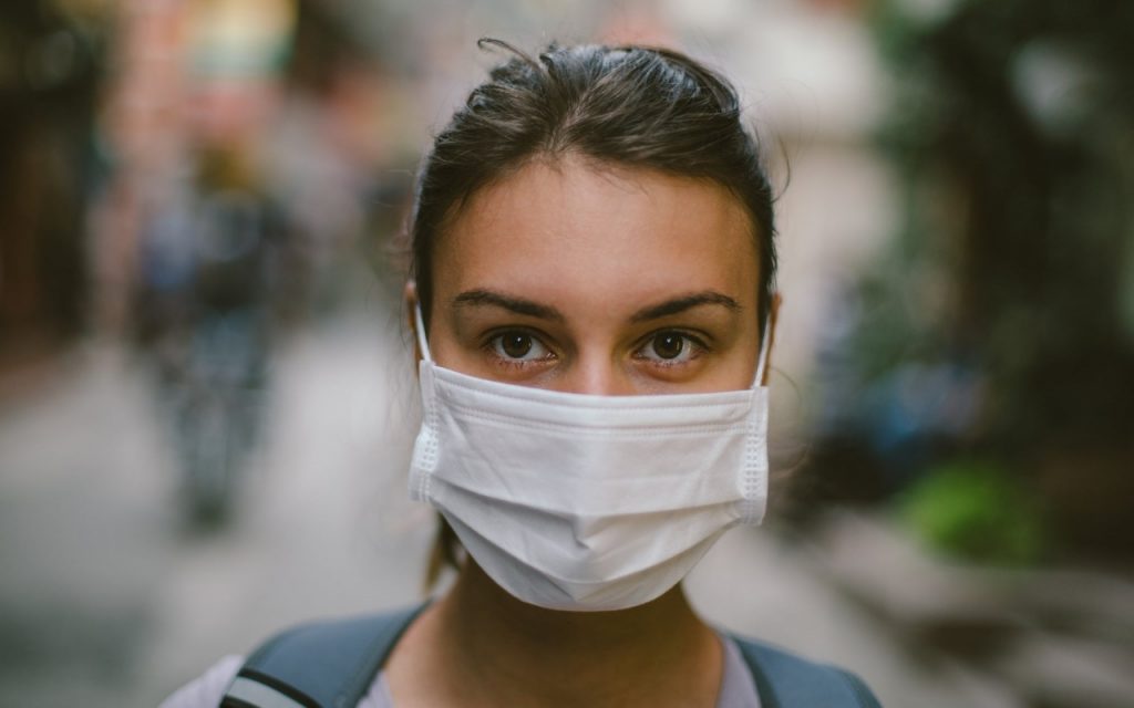 Какие маски не защищают от коронавируса: совет врачей
