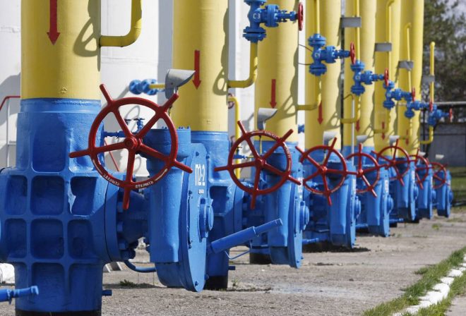 Транзит российского газа через Украину упал за год почти на 40%
