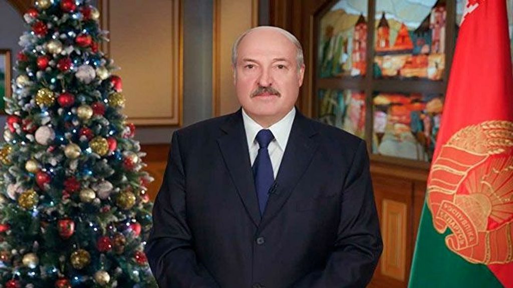 Лукашенко в Новый год поблагодарил «людей в погонах»