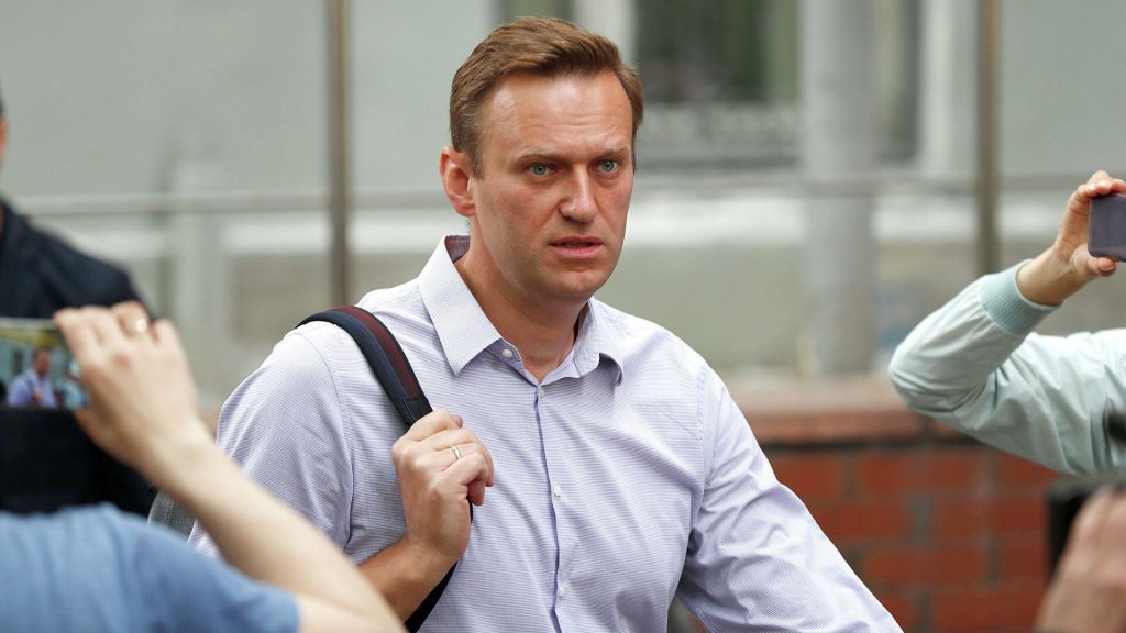 Самолет с Алексеем Навальным сел в аэропорту «Шереметьево»