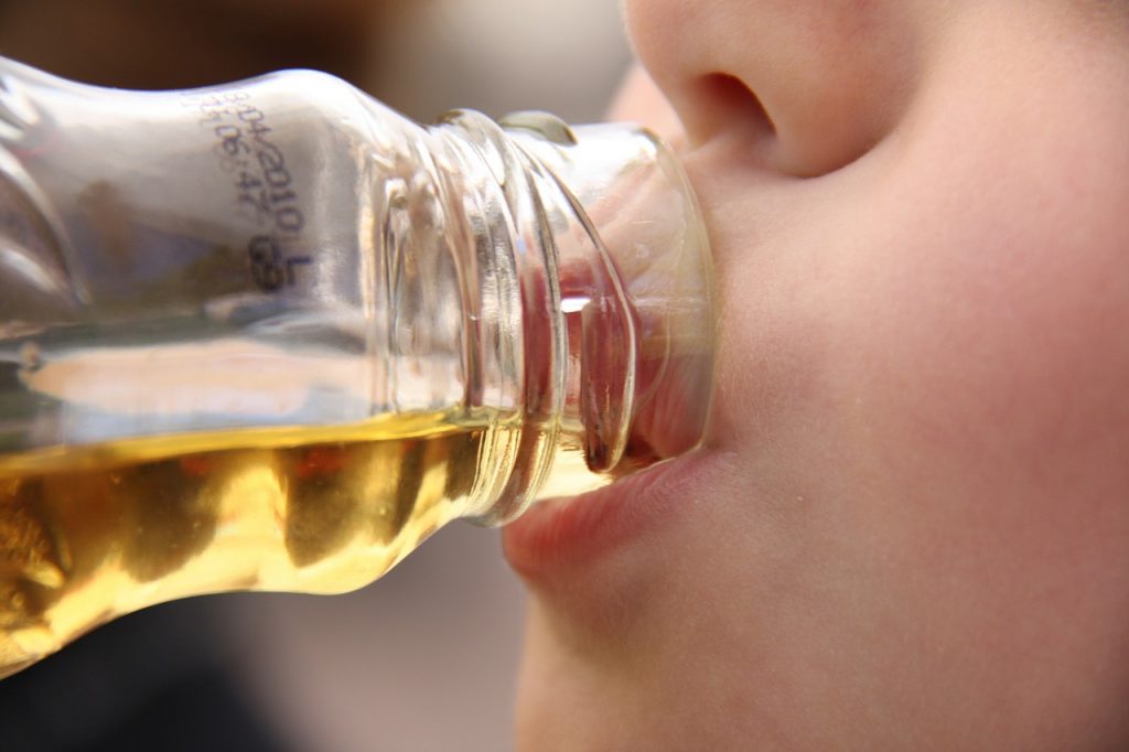 Комаровский назвал самые вредные напитки для детей
