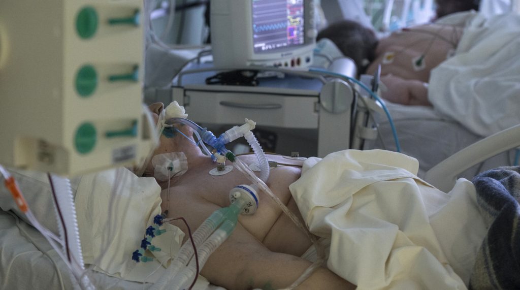 В Китае умер пациент с COVID впервые за 8 месяцев