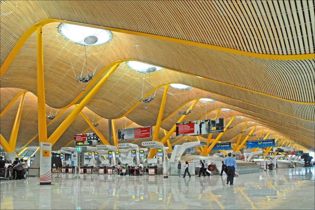 Шесть украинских туристов живут в аэропорту Мадрида