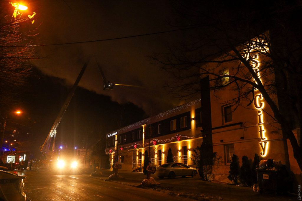 В Одессе загорелся отель: погибли два постояльца
