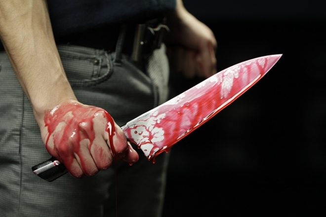 45-летний житель Мариуполя нанес 12 ножевых ранений пасынку