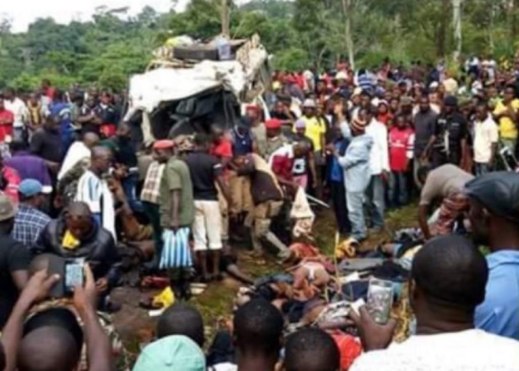В Камеруне столкнулись автобус и грузовик: 14 жертв, 38 пострадавших