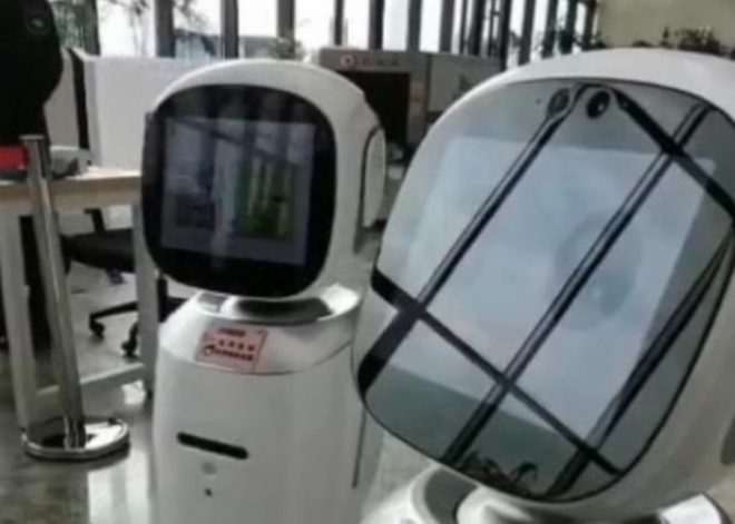 В китайской библиотеке поссорились роботы