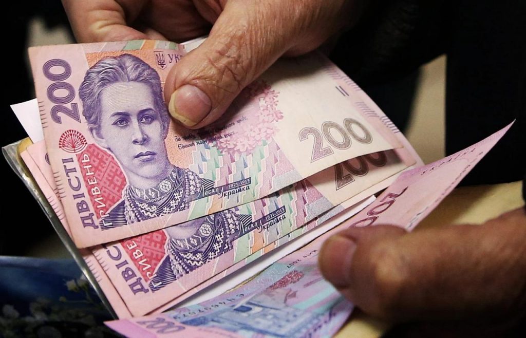 Около 2 миллионам украинцев повысили пенсии с января