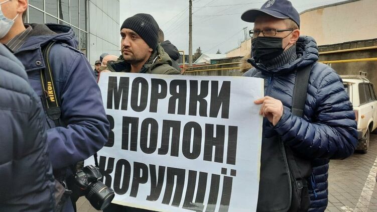 В Одессе моряки  вышли на акцию протеста против коррупции