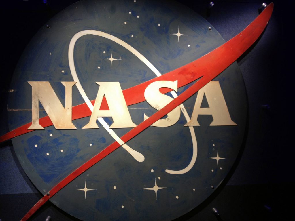 К Земле летят огромные астероиды &#8212; NASA