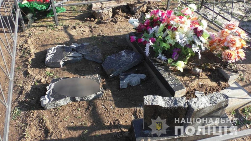 На Николаевщине установили вандала, надругавшегося над 100 могилами