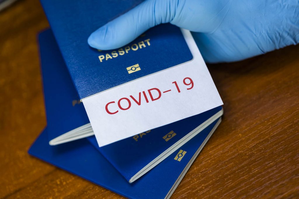 Экс-министр здравоохранения дал прогноз по введению COVID-паспортов