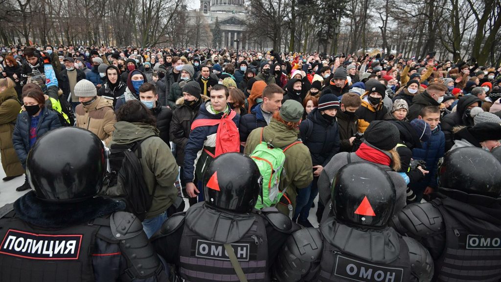 На акциях в РФ задержали более 2 тысяч человек