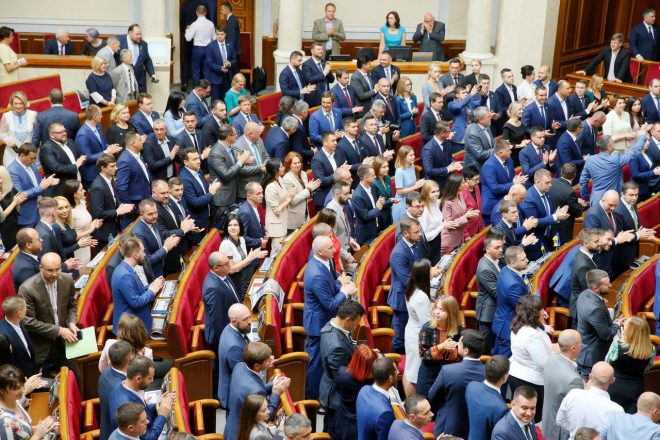 За год в парламентском монобольшинстве осталось 211 депутатов – КИУ
