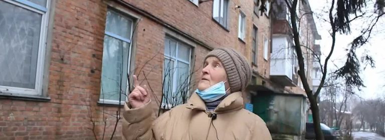 В Хмельницкой области на женщину обрушился бетонный козырек: она погибла