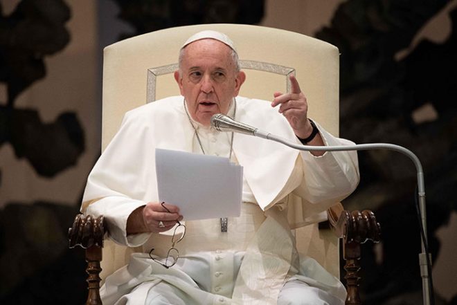 Папа Франциск расширил права женщин во время богослужения