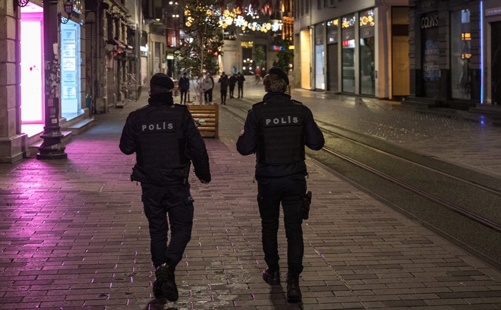 В Стамбуле мужчина с ножом напал на россиян