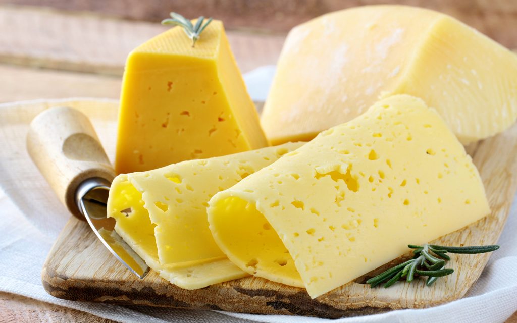 Специалист рассказала, как отличить хороший сыр от фальсификата