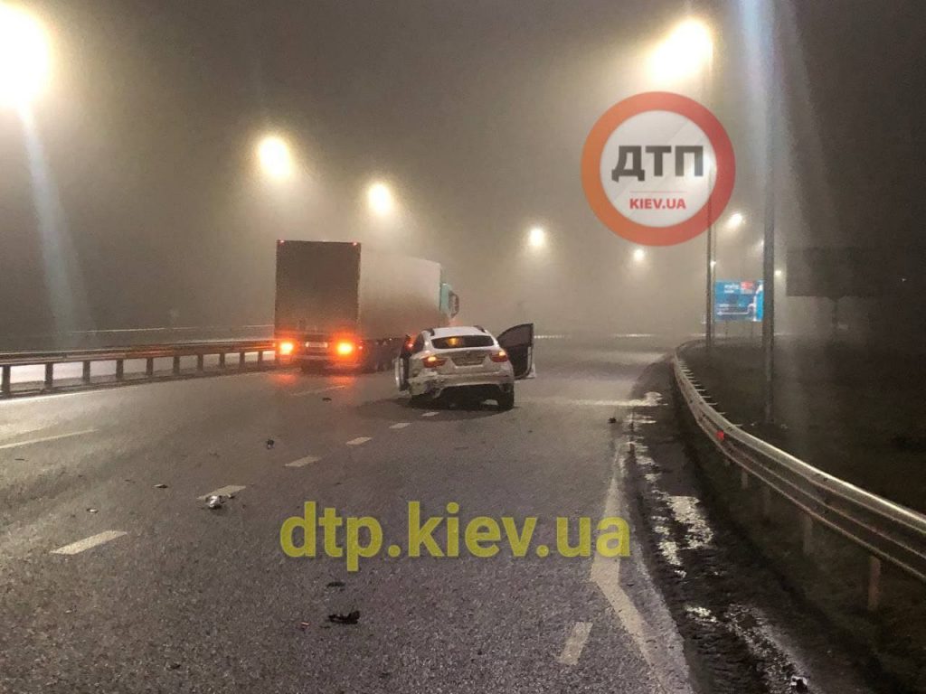 Под Киевом произошло крупное ДТП с четырьмя авто