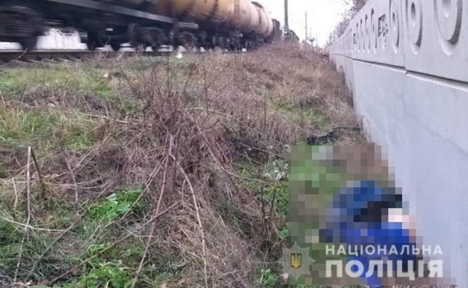 В Запорожье мужчину во время телефонного разговора насмерть сбил поезд