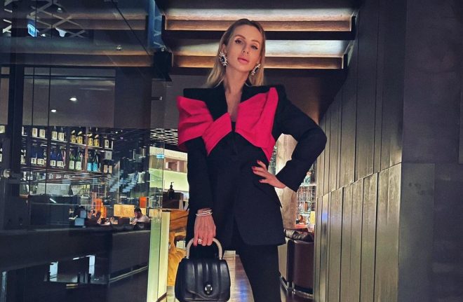 Светлана Лобода позировала в модном пиджаке