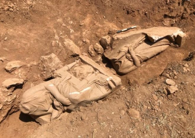 В Греции  обнаружили  статуи возрастом 2300 лет