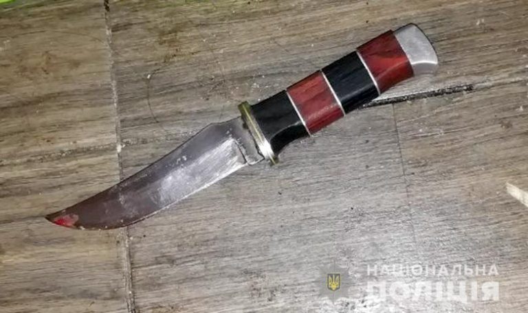 В Киеве пьяная ревнивица ударила ножом мужа
