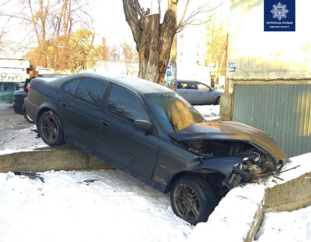 В Одессе на перекрестке столкнулись Chevrolet и BMW
