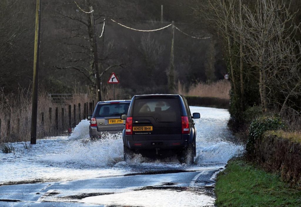 В Великобритании после шторма началось наводнение 