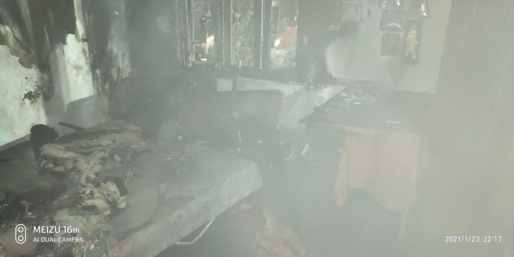 В Измаиле пожарные спасли пенсионера из горящей квартиры