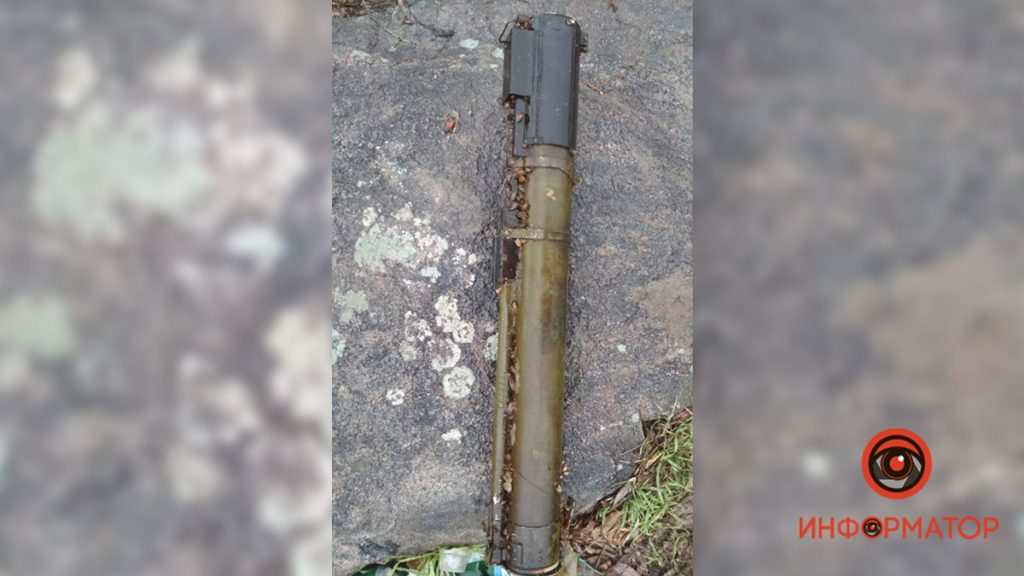 В реке Днепр мужчина нашел заряженный гранатомет