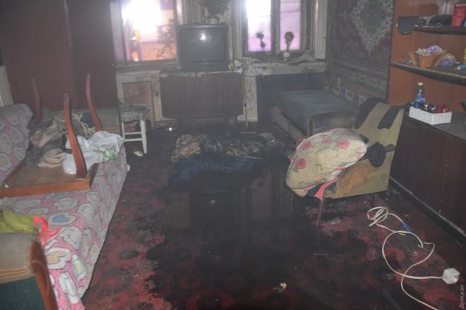 Во время пожара в Одессе спасли лежачего больного