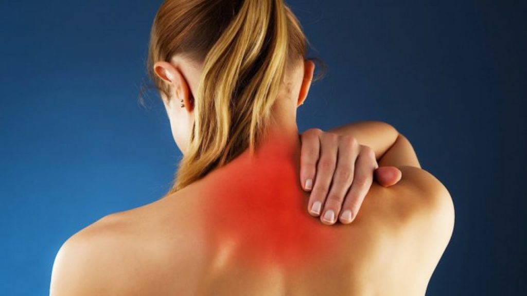 Боли в шее и спине: врач дал целебный совет