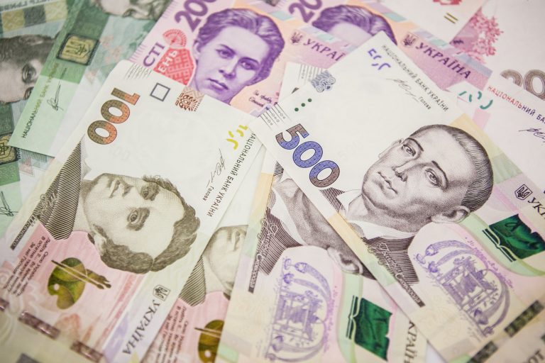 Гривна к доллару укрепится после выходных: официальный курс НБУ на 22 января
