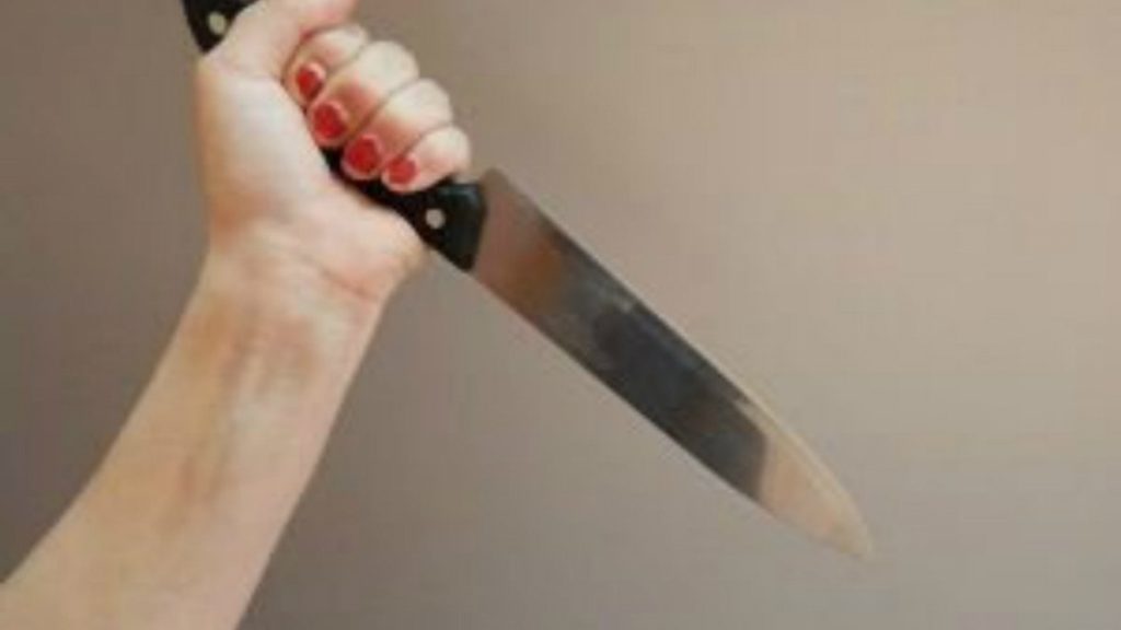 В Киеве девушка нанесла парню удар ножом в сердце
