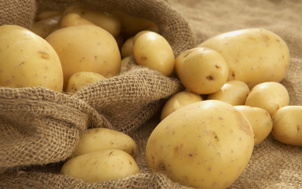 Названа польза и вред молодого картофеля